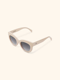 Color: Crema