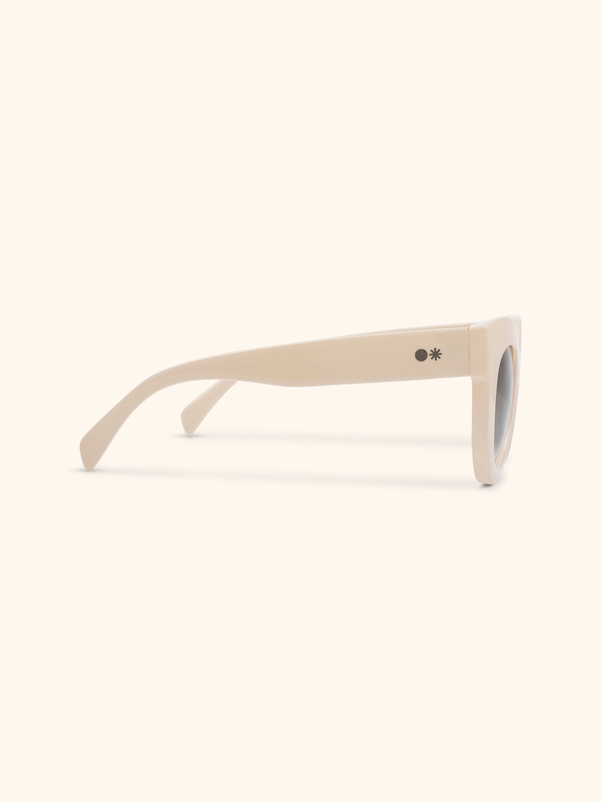 Color: Crema